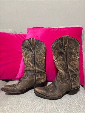 Distressed Brown Embroidered Western Heeled Boots - Brand Unspecified